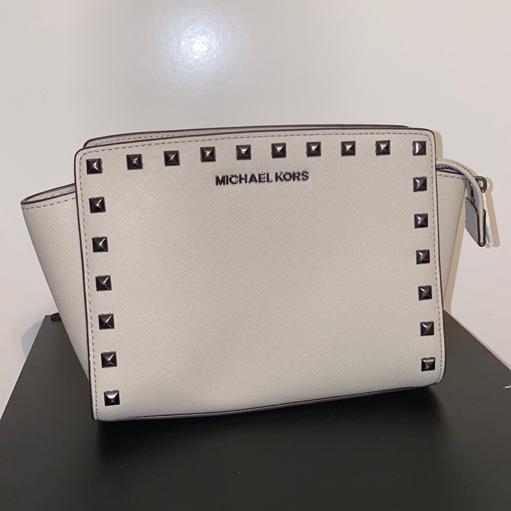 Beige Michael Kors crossbody